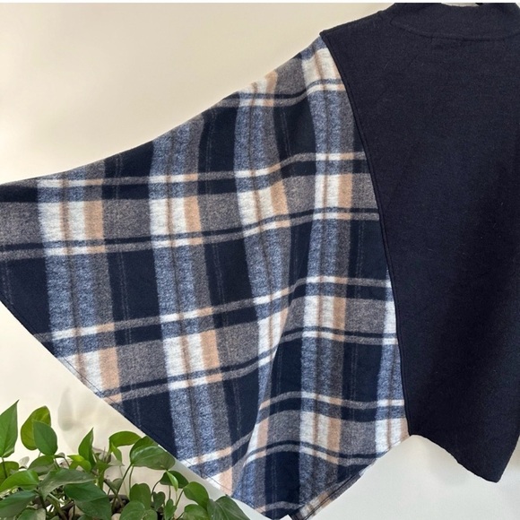 Anthropologie Pilcro Mixed Plaid
Poncho One Size Navy - Picture 6 of 9